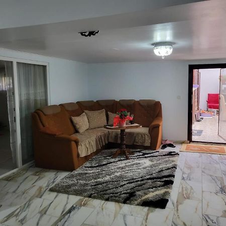 Apartament Cu Terasa Si Gratar Apartment Satu Mare Exterior photo